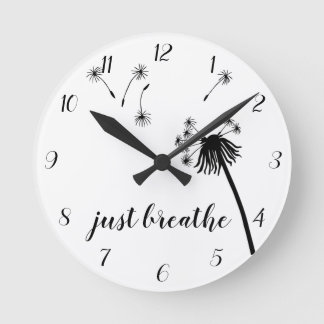 Schwarz/Weiß-Kronleuchter mit Inspiration Runde Wanduhr