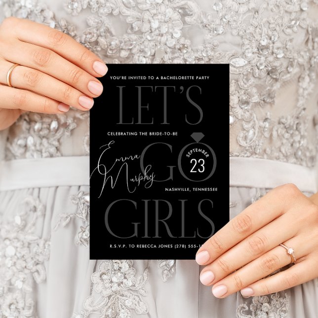 Schwarz-Weiß-Lass Go Girls Junggeselinnen-Abschied Einladung (Modern and sleek black Let's Go Girls country western bachelorette party invitation)