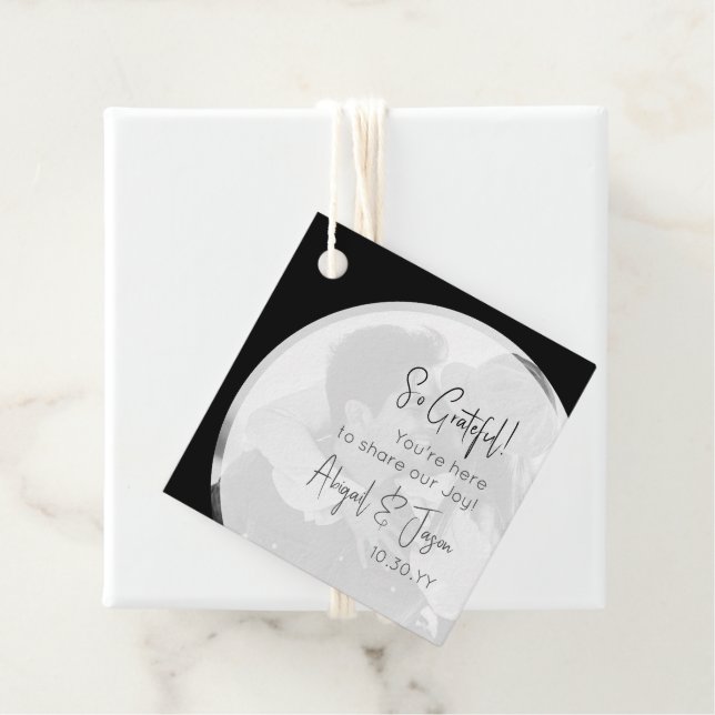 Schwarz-Weiß-Lässige Hochzeitsfeier Foto Geschenkanhänger (Beispiel)