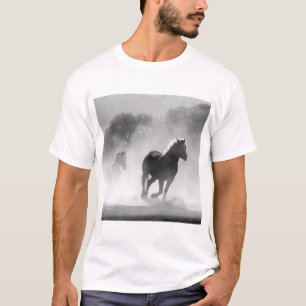 Schwarz-Weiß-Laufpferde-Foto-Kunstwerk T-Shirt