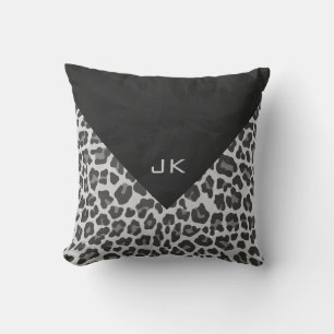 Schwarz-Weiß-Leopard-Printwerbung für Monogramm Kissen