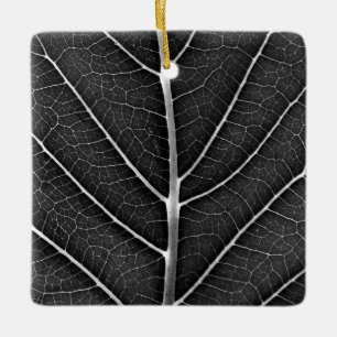 Schwarz-weiß leuchtendes Blatt Nahaufnahme Keramikornament