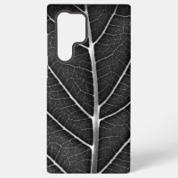 Schwarz-Weiß leuchtendes Blatt Nahaufnahme