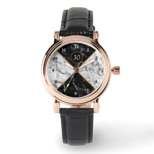Schwarz-weiß-marmorierte Uhr als personalisiertes