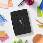 Schwarz-Weiß-Minimalistisch-Modern-Monogramm iPad Pro Cover<br><div class="desc">Die Minimalistische Monogram Kollektion Schwarz/Weiß: Einfache Einfachheit und Eleganz in unseren minimalistischen Designs, die so gestaltet sind, dass sie Ihren Stil mühelos erweitern. Diese Kollektion wurde mit einem scharfen Blick für moderne Ästhetik gestaltet und weist elegante Schwarz-Weiß-Designs auf, die durch personalisierte Monogramme noch verstärkt werden. Von der schicken Schreibwaren bis...</div>