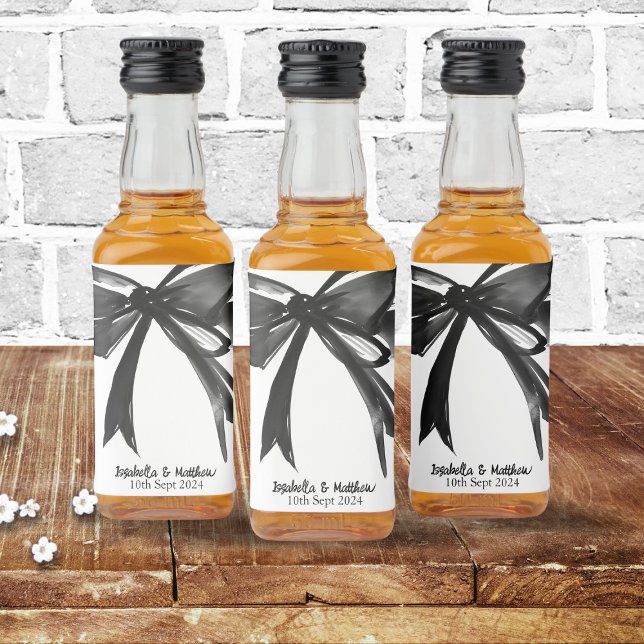 Schwarz-Weiß-Moderne große Niedliche Gastgeschenk  Alkoholflaschenetikett (Black White Modern Huge ribbon Bow Wedding Favor gift Liquor Bottle Label men male elegant trendy )