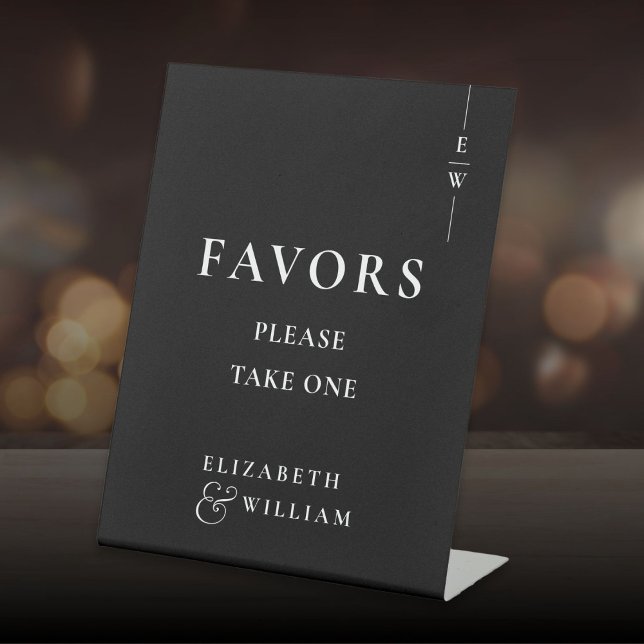 Schwarz-Weiß-Moderne Monogramm-Liebhaber Hochzeit Sockelschild (Black And White Modern Monogram Favors Wedding Pedestal Sign)