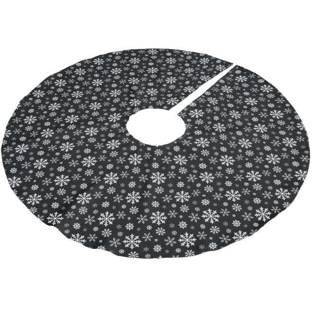 Schwarz-Weiß modernes Winter-Schneeflockenmuster Polyester Weihnachtsbaumdecke (Schrägansicht)