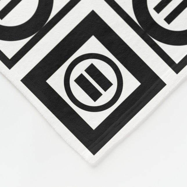 Schwarz-Weiß-Muster für Gleichzeichen Fleecedecke (Ecke)