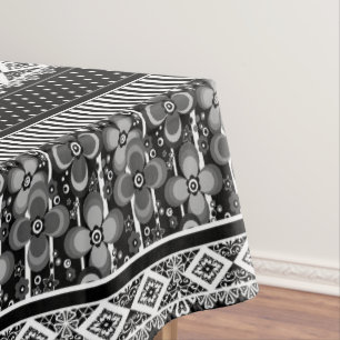 Schwarz-Weiß-Muster mit Spitzen und Patchwork Tischdecke