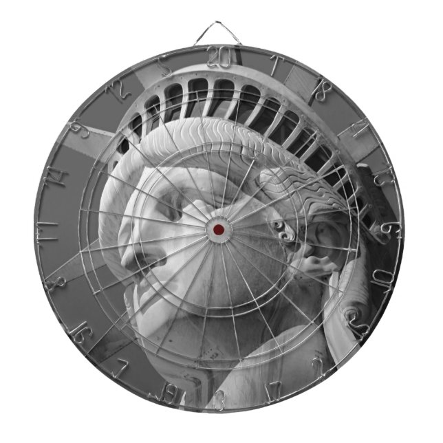 Schwarz-Weiß-Nah-up-Freiheitsstatue Dartscheibe (vorne)