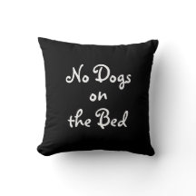 Schwarz & Weiß "No Dogs on the Bed" Kissen