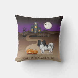 Schwarz-Weiß-Papillen und Halloween-Spuk Haus Kissen