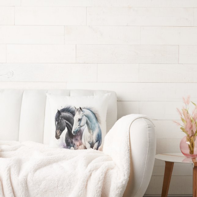 Schwarz-Weiß-Pferde in Wasserfarbe Kissen (Liege)