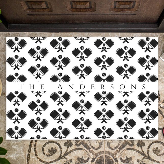 Schwarz/Weiß | Pickleballs & Paddles Fußmatte (Von Creator hochgeladen)