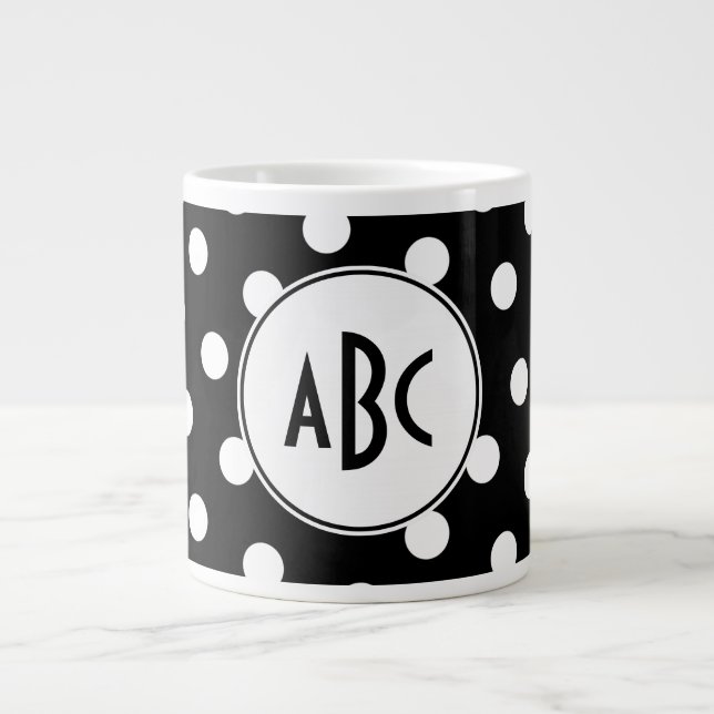 Schwarz-Weiß-Polka-Dot-Monogramm Jumbo-Tasse (Vorderseite)