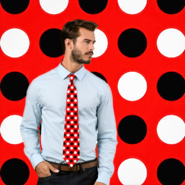 Schwarz-Weiß-Polka-Punkte auf der roten Krawatte (Man wears a "Black and White Polka Dots on Red Tie."
)