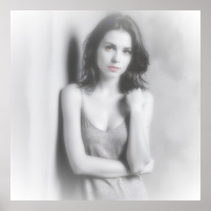 Schwarz-Weiß-Porträt einer braunen Frau. Poster