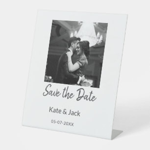 SCHWARZ-WEISS Save the Date QR-Namensdatum orange  Sockelschild