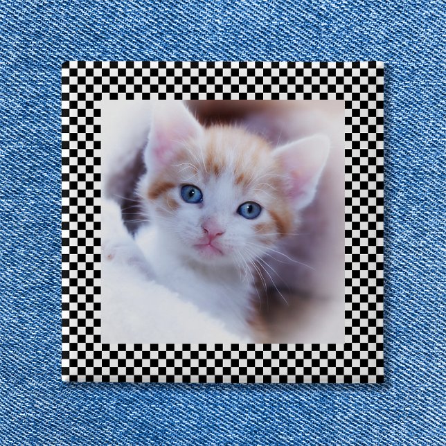 Schwarz-Weiß-Schachbrett-Fotorahmen Button (Black and White Checkerboard Photo Frame Button)