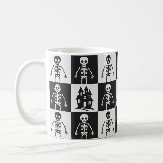 Schwarz-Weiß-Schachbrett-Halloween Kaffeetasse (Links)