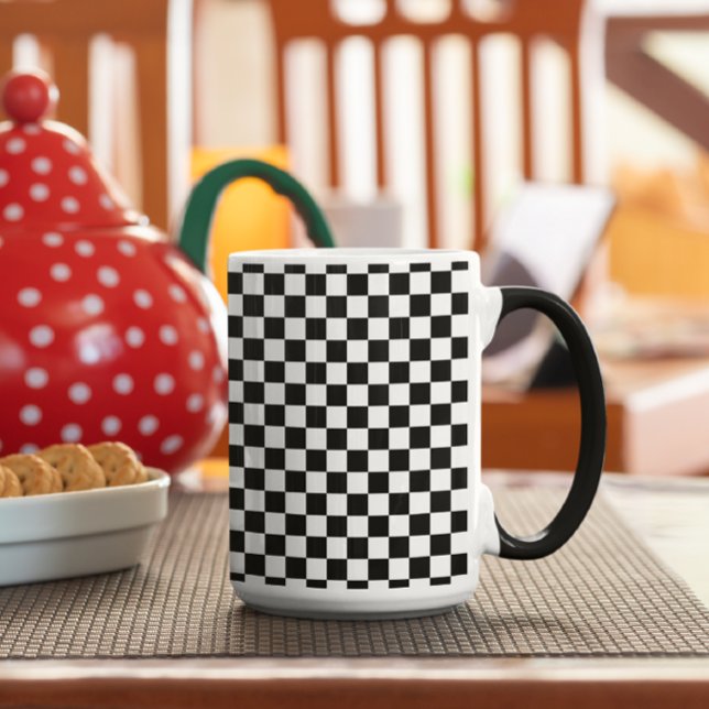 Schwarz-Weiß-Schachbrett - Retro-Schachbrett Zweifarbige Tasse (Von Creator hochgeladen)