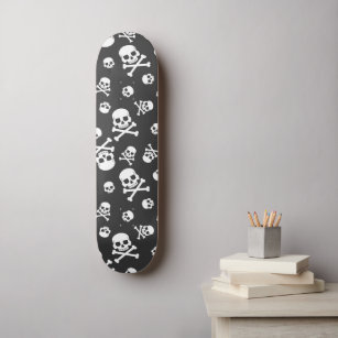 Schwarz-Weiß-Schädel und Kreuz-Muster Skateboard