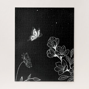 Schwarz-Weiß-Schmetterling und Blume in der Nacht  Puzzle