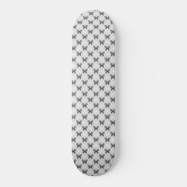 Schwarz-Weiß-Schmetterlinge Skateboard (Vorderseite)