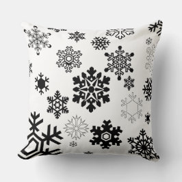 Schwarz-Weiß-Schneeflocken Kissen