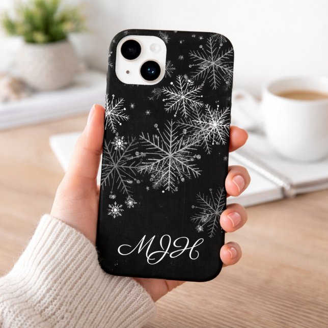 Schwarz-Weiß-Schneeflocken-Monogramm Case-Mate iPhone Hülle (Von Creator hochgeladen)