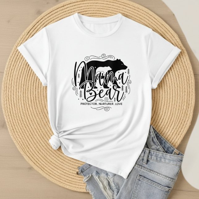 Schwarz-Weiß-Script Mama-Bär-Beschützer-Kunst T-Shirt (Von Creator hochgeladen)