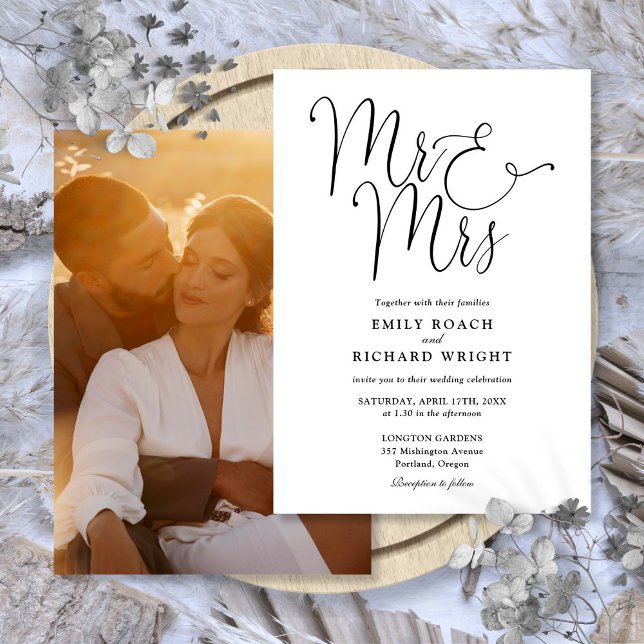 Schwarz-Weiß-Script Mr. und Mrs. Foto Wedding Einladung (Black And White Script Mr And Mrs Photo Wedding Invitation)