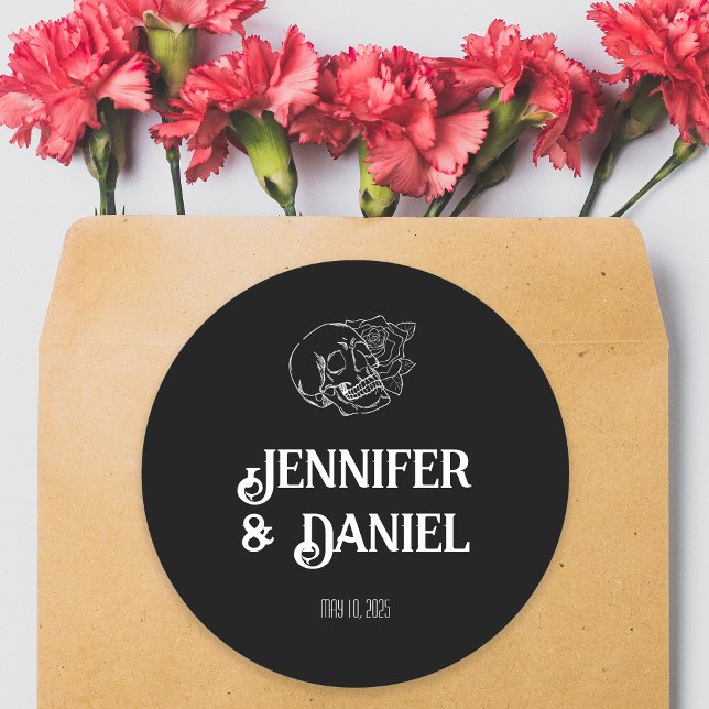 Schwarz-Weiß-Skull-Tattoo-Hochzeit Runder Aufkleber (Black and White Skull Tattoo Wedding Classic Round Sticker)