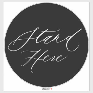 Schwarz-Weiß-Ständer hier, 10 Meter groß, mit eine Aufkleber