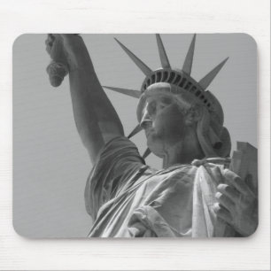 Schwarz-Weiß-Statue der Freiheit New York City Mousepad