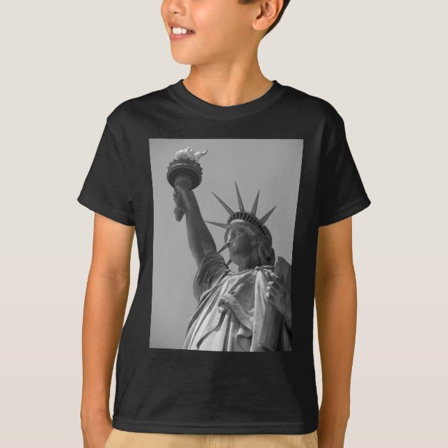 Schwarz-Weiß-Statue der Freiheit New York City T-Shirt (Vorderseite)
