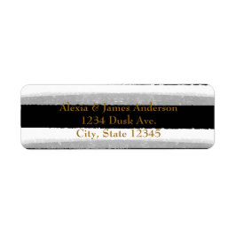 Schwarz-Weiß-Streifen mit Adressenaufklebern