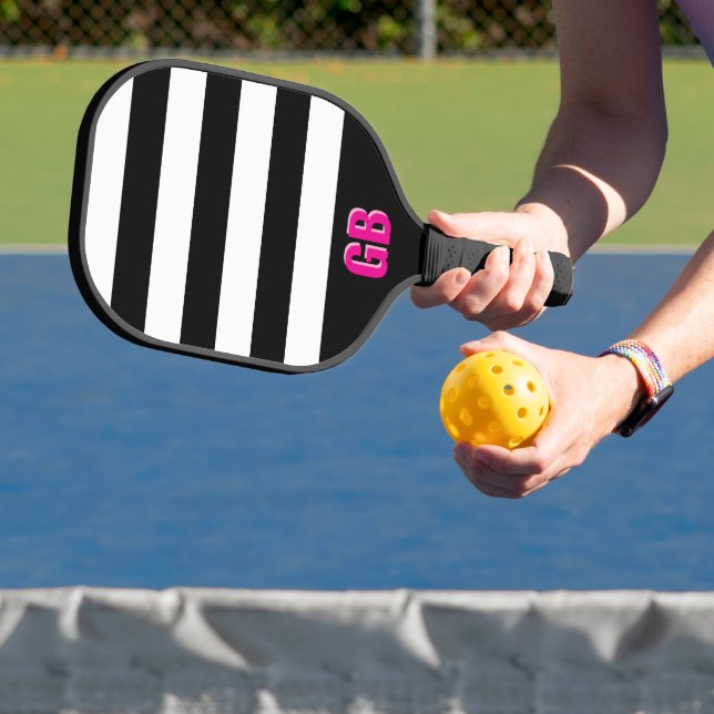 Schwarz-Weiß-Streifen Muster Pink-Monogramm Pickleball Schläger (InSitu)