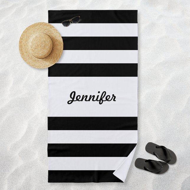 Schwarz-Weiß-Streifen Personalisiert Strandtuch (Chic Black and White Stripes Personalized Beach Towel)