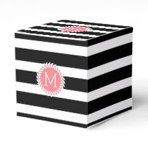 Schwarz-Weiß-Streifen und weißer Kranz