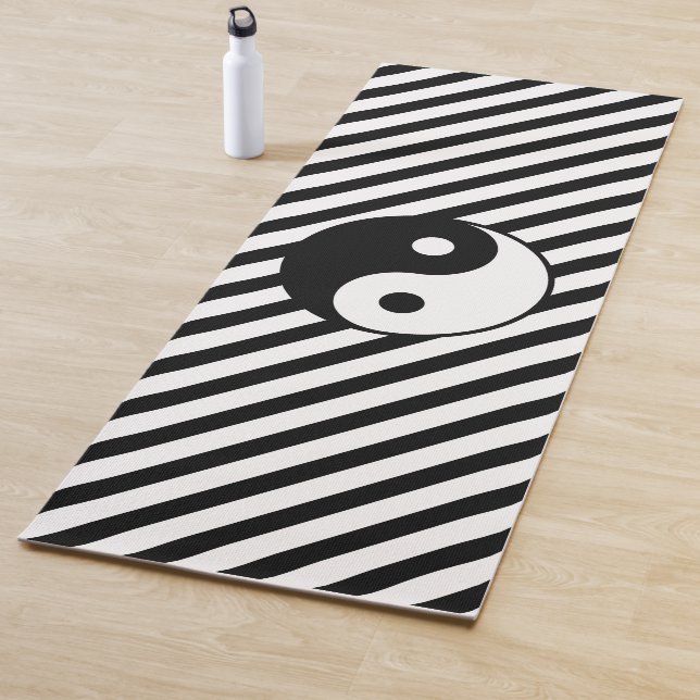 Schwarz-Weiß-Streifen und Yin-Yang-Symbol Yogamatte (Beispiel)
