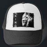 Schwarz-weiß The King Modern Eleganter Pop Truckerkappe<br><div class="desc">Schwarz-weiß The King Modern Elegant Pop Art Lion Head Template Baseball Trucker Hut.</div>