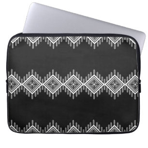 Schwarz-Weiß-Tribal Laptopschutzhülle