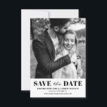 Schwarz-Weiß-Typografie-Foto Save The Date<br><div class="desc">Schwarz-Weiß-Typografie-Foto Ankündigung Datum freihalten. Individuell gestaltbare Ankündigung Datum freihalten mit schwarzer klassischer Typografie und rückseitlichem Streifen. Personalisiert,  indem Sie Ihr eigenes Foto und Details hinzufügen. Andere Farben sind verfügbar.</div>