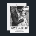 Schwarz-Weiß-Typografie-Foto Save The Date<br><div class="desc">Schwarz-Weiß-Typografie-Foto Ankündigung Datum freihalten. Individuell gestaltbare Ankündigung Datum freihalten mit schwarzer klassischer Typografie und rückseitlichem Streifen. Personalisiert,  indem Sie Ihr eigenes Foto und Details hinzufügen. Andere Farben sind verfügbar.</div>