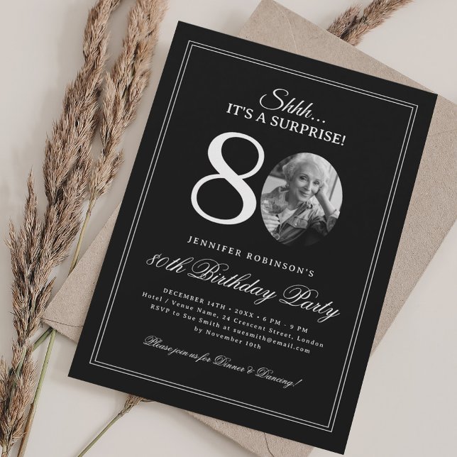 Schwarz + Weiß | Überraschung 80. Geburtstagsfeier Einladung (Black + White | Surprise 80th Birthday Party Invitation)