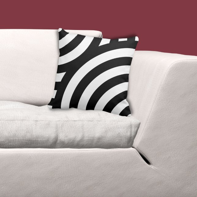 Schwarz-Weiß-Wellenmuster Kissen (Geometric Black Nested Quarter Circle Pattern on White Throw Pillow, custom color possible)