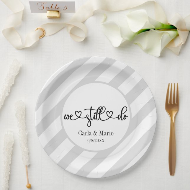 Schwarz & Weiß wir verlängern uns noch immer. Pappteller (Hochzeit)