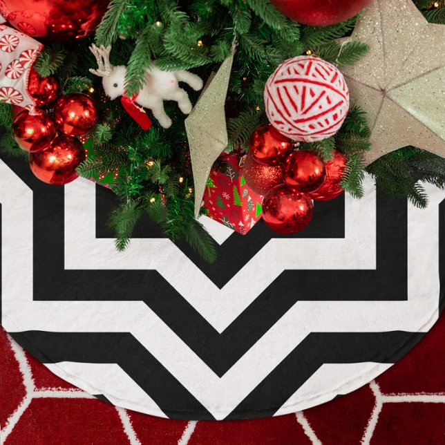 Schwarz-Weiß-Zickzack Polyester Weihnachtsbaumdecke (Black and White Chevron Brushed Polyester Tree Skirt)